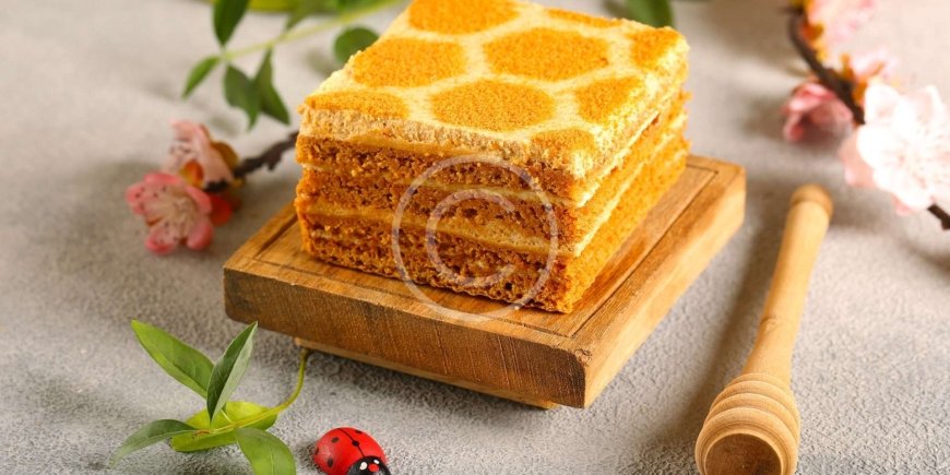 Autumn is the perfect season for baking honeycomb cakes
